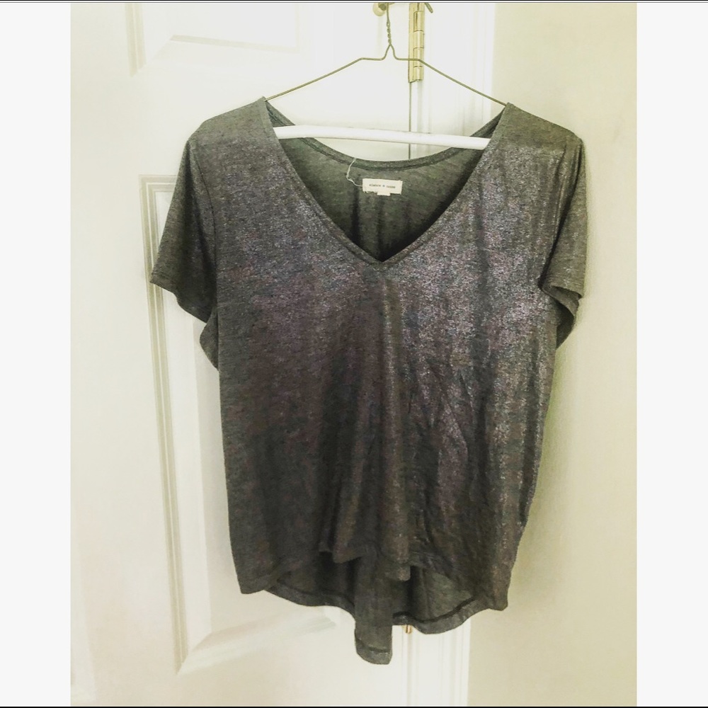 URBAN OUTFITTERS TEE